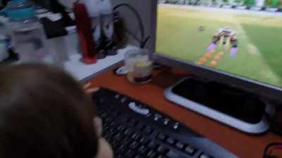 So my little brother got his first pc