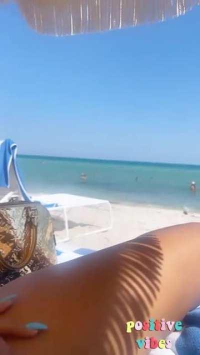 She gettin frisky and risky🔥