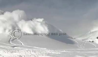 Snowkiting down some fresh powder