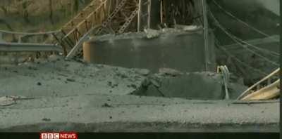 Remarkable BBCNews report: farmers in Vosnesensk ambushed 🇷🇺 forces as they approached the small community, halting their advance by blowing up the bridge, destroying all 🇷🇺 tanks vehicles w/ help from 🇬🇧 NLAW anti-tank weapons, inflicting heavy 🇷🇺 losses