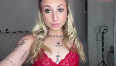 19 [F4M] Who’s up for some smoke and laughs?