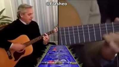 Duelo de bigotes de leche.