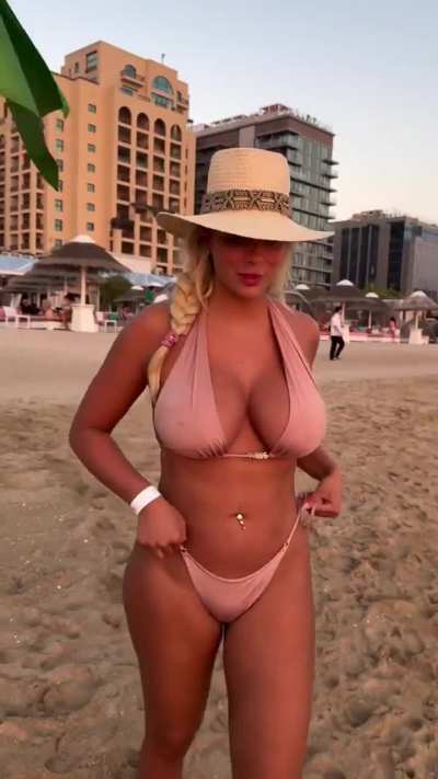 Would you spend your day with me on the beach?🥰 