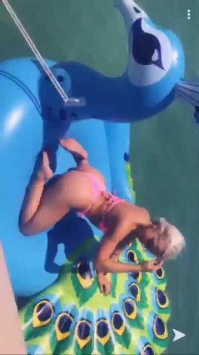 Her Insta guillenfit_ got 20 videos and pics hacked from her Snapchat all nudes and twerking & even her getting fucked message me!