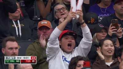 [Highlight] Jakob Poeltl desnies Khris Middleton entry leading to a transition slam