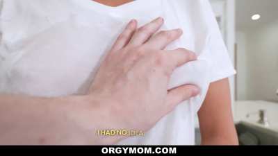 Stepson Taking Advantage of His Stepmom's Sexy Body!