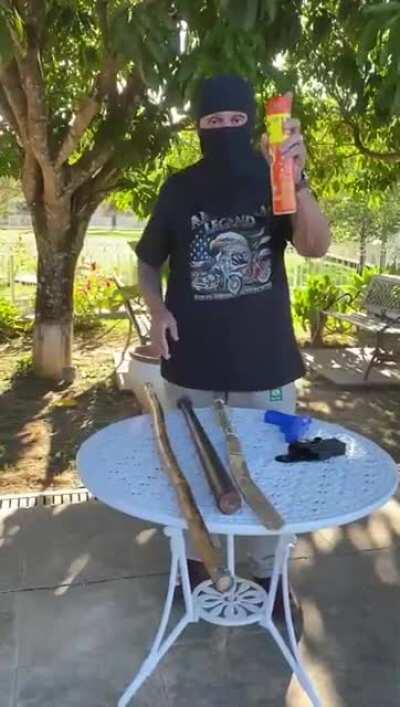 O que está acontecendo? Isso é um delírio coletivo? O Roberto Jefferson sempre foi um safado, mas de um tempo pra cá ele tá beirando a loucura! Parece que as pessoas estão vivendo em um filme!