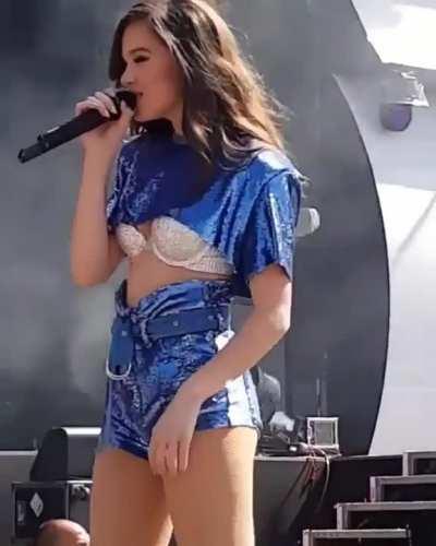 Hailee Steinfeld