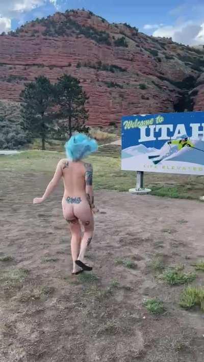 I didn’t have time to wait for this guy to leave so I had to try and be sneaky! 35 states and counting!!! [gif]