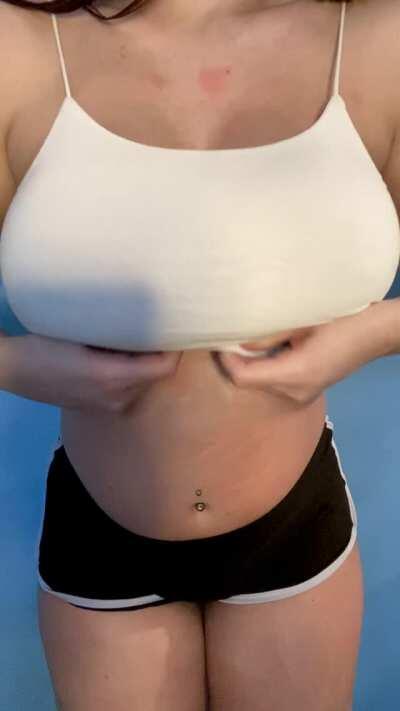 pregnant tit drop😚