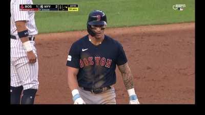 [Highlight] The Red Sox's bad luck continues as Duran gets hit by Verdugo's grounder while attempting to steal second base