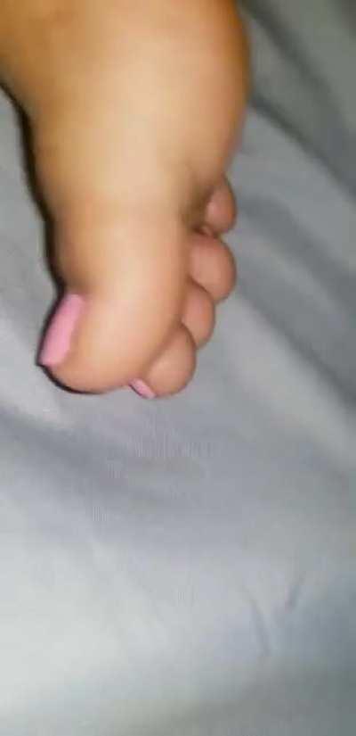 Cousin Vanessa taking a nap after she got railed by her side dude or whatever. The guy was outside playing basketball with her brother and she was inside taking a nap and I took a quick vid.