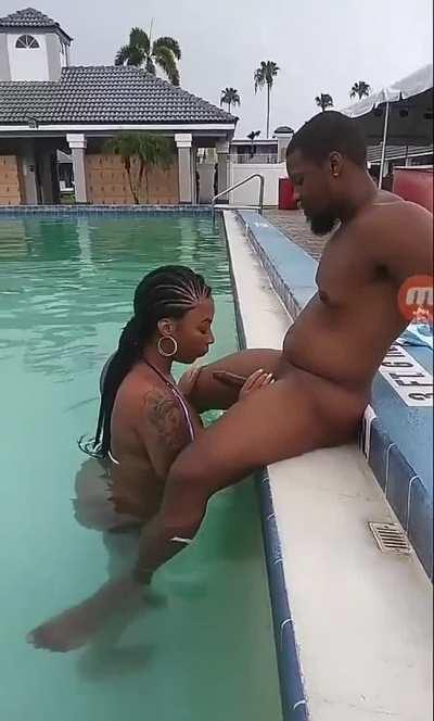 Risky public pool blowjob. Mega link in the comments.