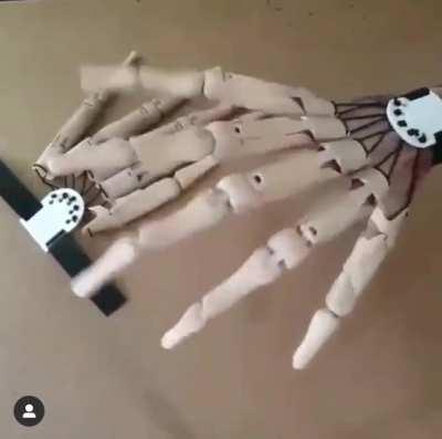 3D-printed articulated finger-extensions by GaryFayCreations.