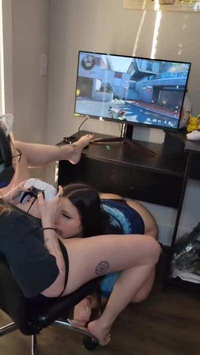 Are bi, gamer girls your type?