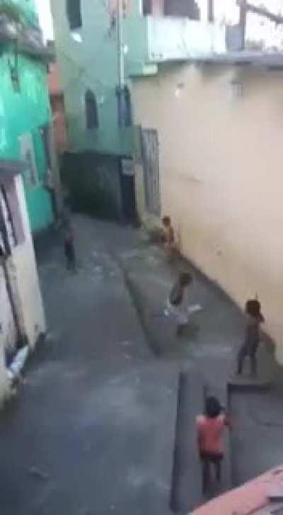 Eu te jogo da escada Aki vuu