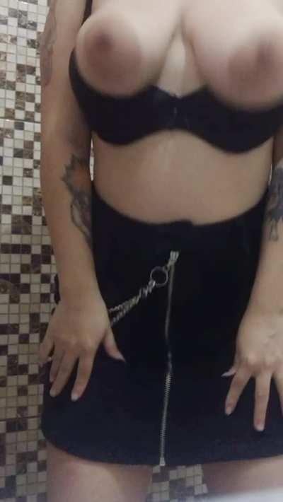 big boobies in slow mo 😋