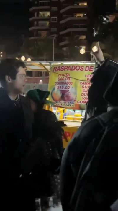 Me juego mi salario mensual a que este pendejo es miembro de r/México