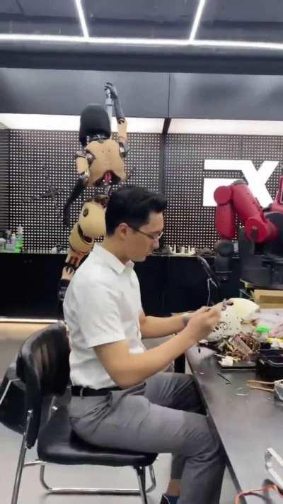 Работа мечты для кого-то выглядит именно так. Китайские инженеры заняты разработкой роботов-стриптизерш.