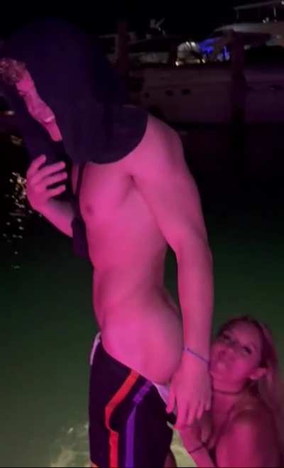 Eating ass in public