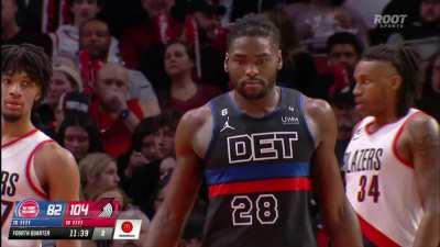 [Highlight] Pistons pass the inbounds right to GPII so he just takes it and slams it