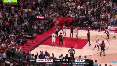 [Highlight] Siakam goes 1 for 3 at the line as DeRozan's Daughter continues her MVP case