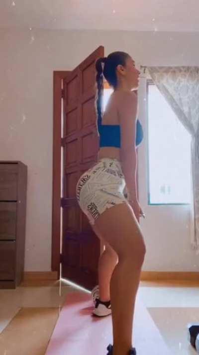 Even when Sofia works out she’s hot