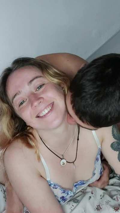 Real couple kissing 🥵