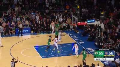 [Highlight] Derrick White sneaks in a putback before the buzzer!