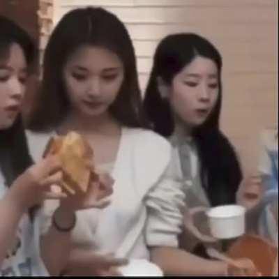 tzuyu and jeongyeon's sandwich + bit drama