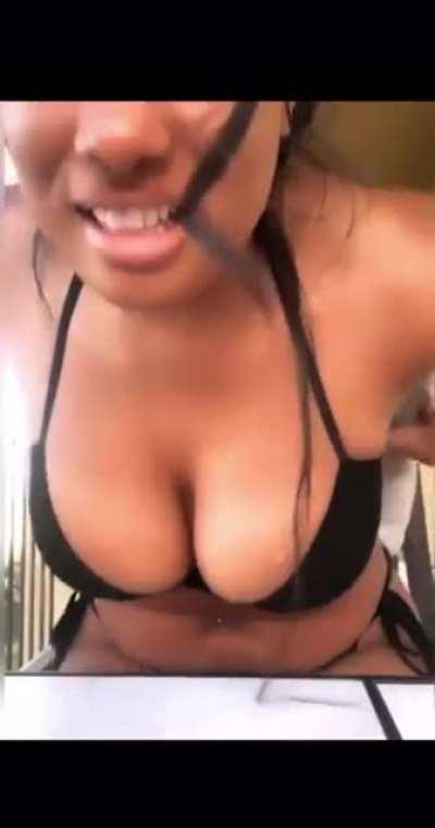 The Way They Bounce Will Always Be One Of The Best Things About Her 😭😩