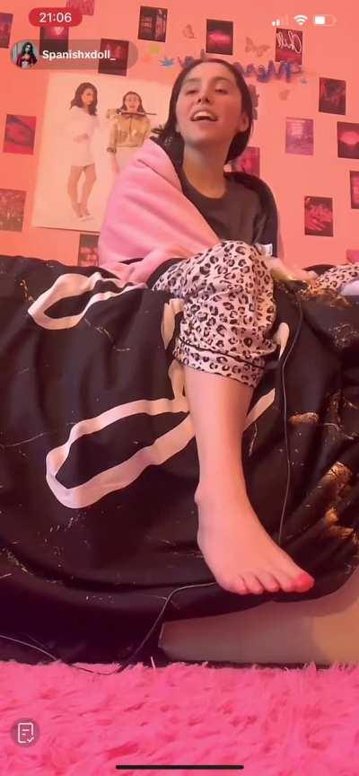 growingwithspanish - Cute soles and toes live rn