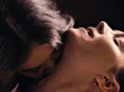 Hailee in Dickinson 😍