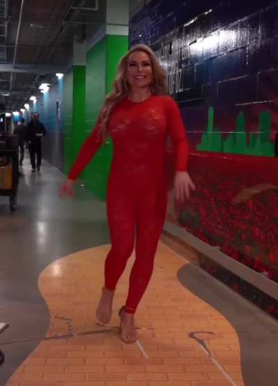 That outfit! 🥵😍