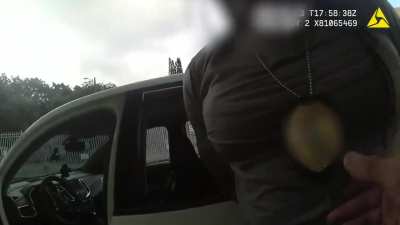 Weirdest interaction I've ever seen between a cop and a driver. You don't want to miss what happens at the end.