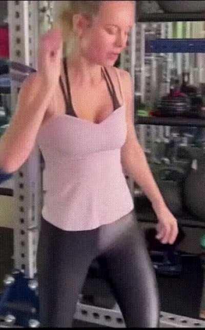 I wish I could die by getting suffocating in her ass