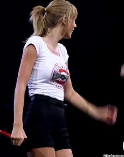 Mmmm such a petite jiggle