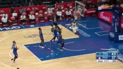[Highlight] Rayjon Tucker violently throws down the oop from Shake Milton to bring the Sixers within four
