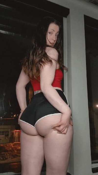 I felt pretty in this clip jiggling my slim thicc booty