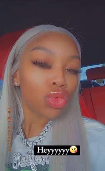 OMGGG 😫😫😫😫 best kissy lips video i seen so far