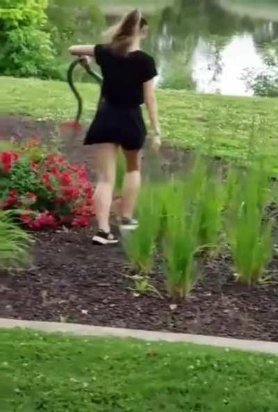 Girl : 'Here let me'