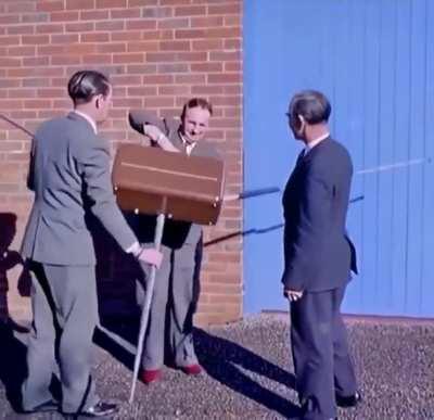 Suitcase anti-theft system from 1961