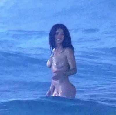 Salma Hayek inviting you over 🥵