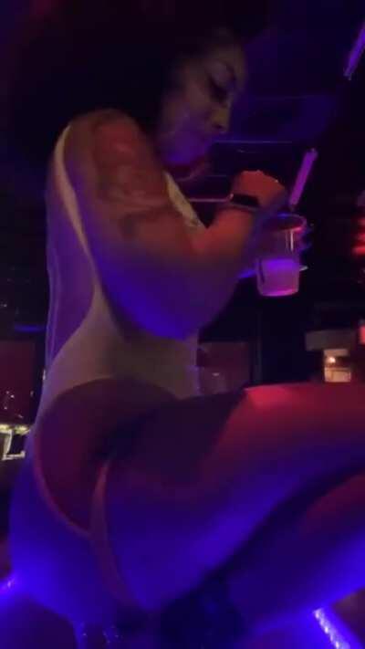 if some one gat her shit i'll trade what i have