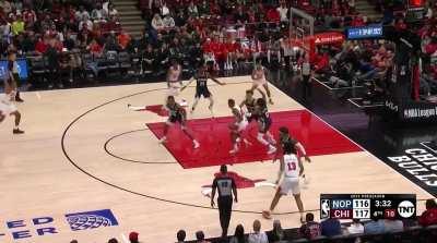 [Highlight] Dalen Terry hits a nice looking bounce pass, in his first preseason game.