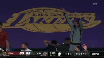 [Highlight] Campazzo adds Davis to his collection