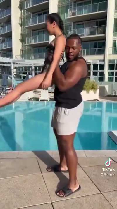 Once he grab her and lift her like that she could only think one thing ~