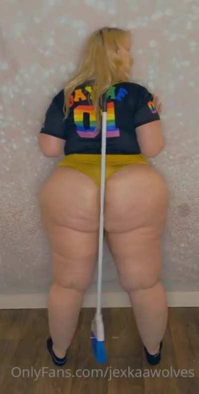 BBW cleaning the house