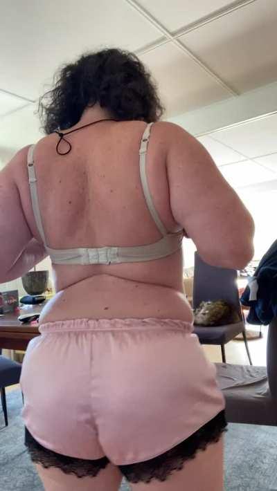 i hope you like curves and chubby tummies