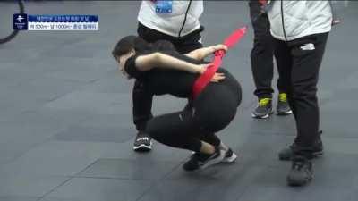 This is how speed skaters warm up